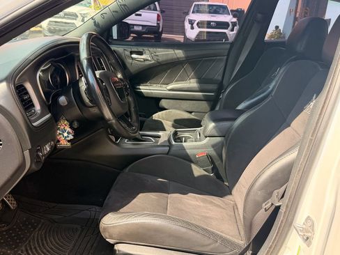 Used 2019 Dodge Charger Scat Pack w/ Technology Group RWD image 6
