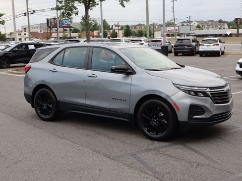 Used 2023 Chevrolet Equinox LS w/ Sport Edition FWD image 2