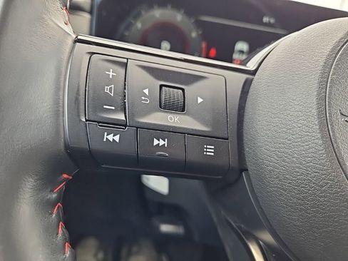 Used 2025 Nissan Kicks SR w/ Illumination Package AWD/4WD image 30