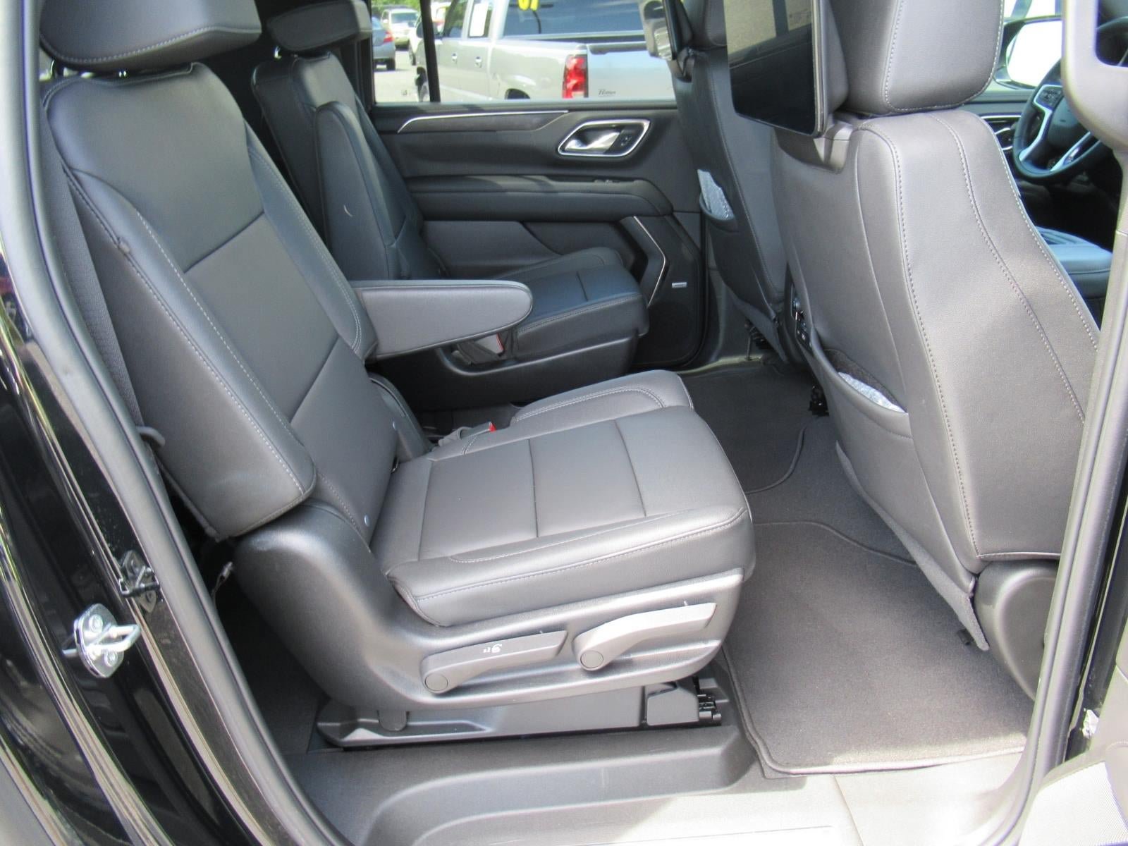 Used 2023 Chevrolet Suburban Z71 w/ Luxury Package AWD/4WD image 34