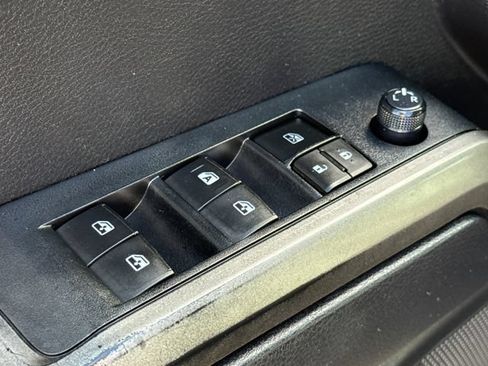 Used 2019 Toyota Tacoma SR5 RWD image 18