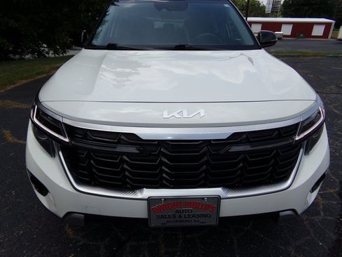 Used 2025 Kia Seltos S AWD/4WD image 3