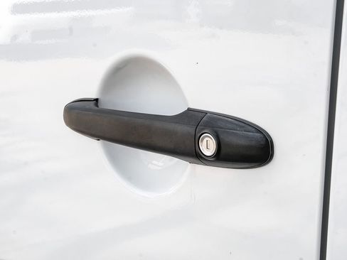 Used 2015 Mercedes-Benz Sprinter 2500 image 32