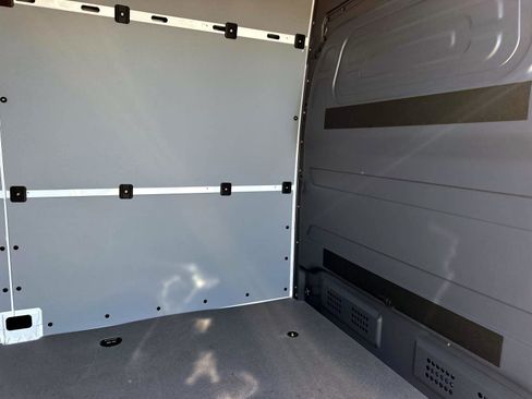 Used 2025 Mercedes-Benz Sprinter 2500 image 9