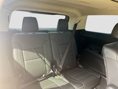 Used 2023 GMC Acadia Denali w/ Denali Ultimate Package FWD image 17