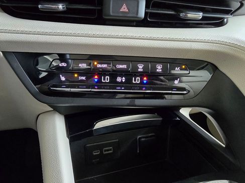Used 2021 Buick Envision Essence FWD image 22