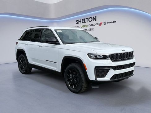 New 2026 Jeep Grand Cherokee Altitude image 7