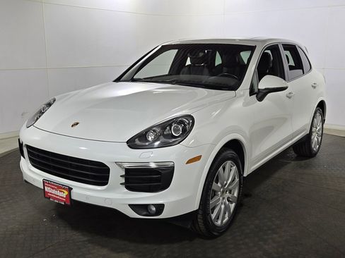 Used 2018 Porsche Cayenne Platinum Edition image 3
