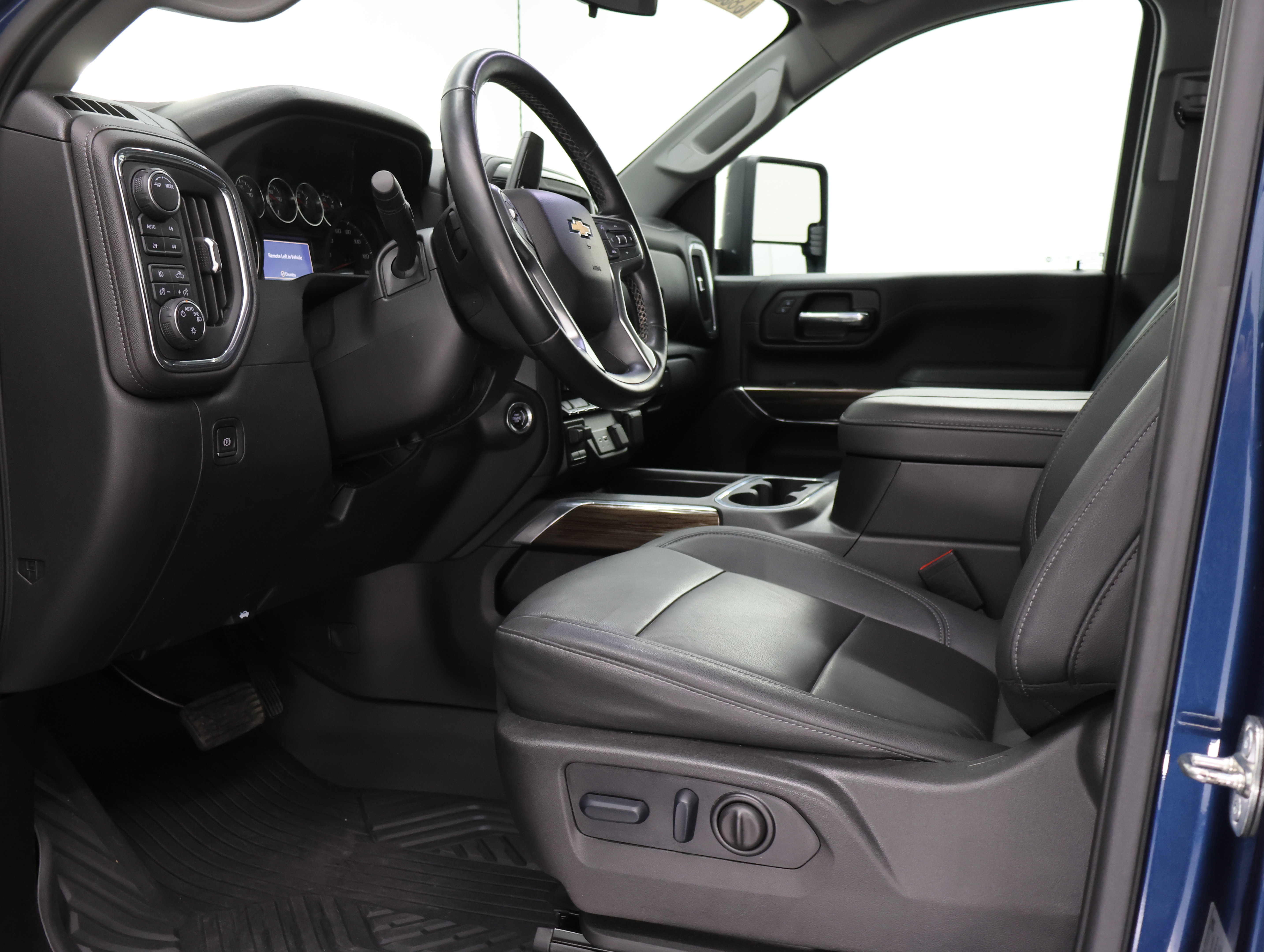 Used 2023 Chevrolet Silverado 2500 LT w/ Convenience Package AWD/4WD image 8