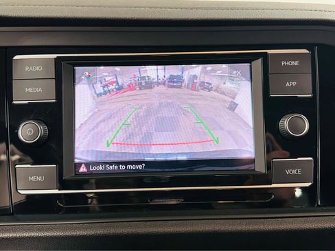 Certified 2023 Volkswagen Jetta SE w/ Panoramic Sunroof Package FWD image 12