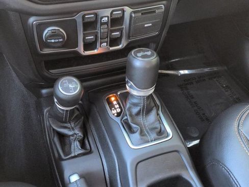 Used 2024 Jeep Wrangler Unlimited Sahara AWD/4WD image 18