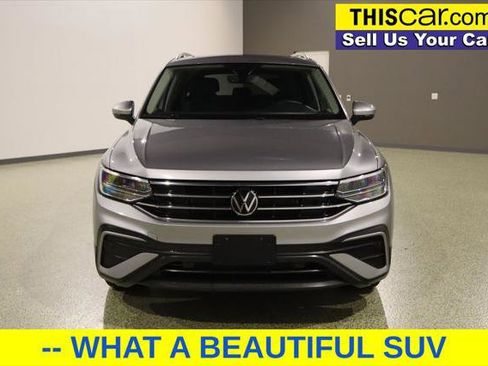 Used 2024 Volkswagen Tiguan SE image 2