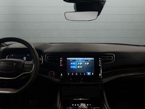 Used 2022 Jeep Wagoneer Series III w/ Premium Group I image 4