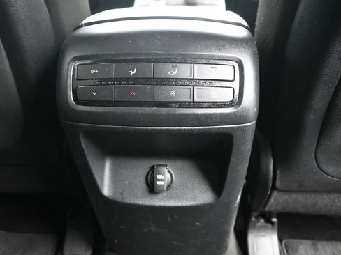 Used 2022 Hyundai Palisade SE image 16