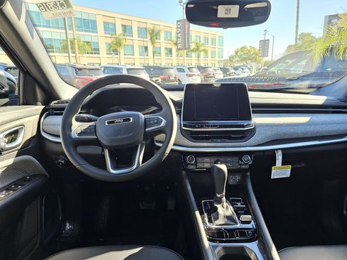 New 2026 Jeep Compass Latitude image 25