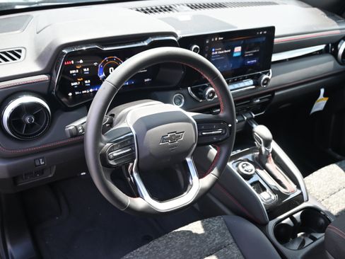 Used 2025 Chevrolet Colorado Z71 w/ Technology Package image 18