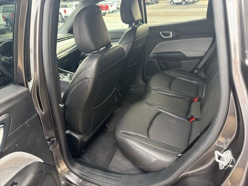 Used 2023 Jeep Compass Latitude w/ Convenience Group image 10