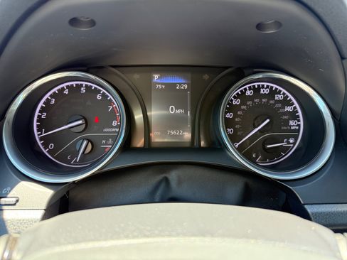 Used 2019 Toyota Camry SE FWD image 11