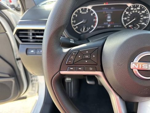 Used 2025 Nissan Altima 2.5 SV FWD image 43