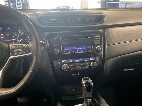 Used 2019 Nissan Rogue SV AWD/4WD image 18
