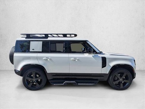 Used 2022 Land Rover Defender 110 X-Dynamic SE AWD/4WD image 4