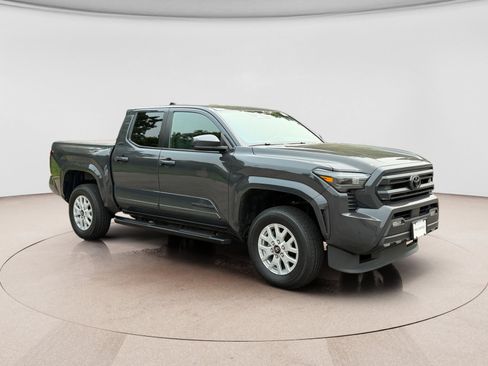 Used 2025 Toyota Tacoma SR5 w/ SR5 Upgrade Package AWD/4WD image 7