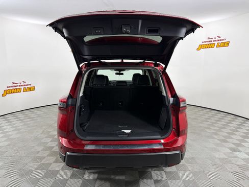 Used 2025 Nissan Rogue SV w/ SV Premium Package FWD image 5