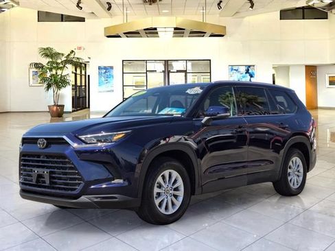 Used 2025 Toyota Grand Highlander FWD image 1