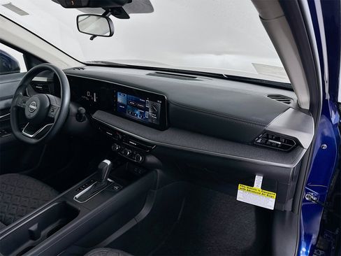 Used 2025 Nissan Kicks SV image 26