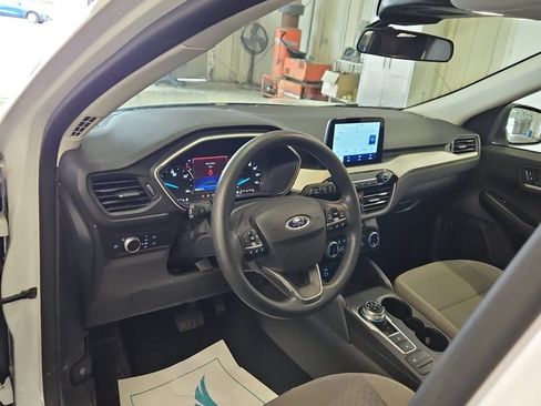 Used 2022 Ford Escape SE image 8