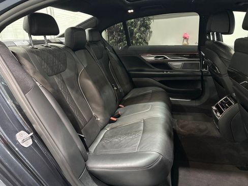 Used 2018 BMW 750i RWD image 51