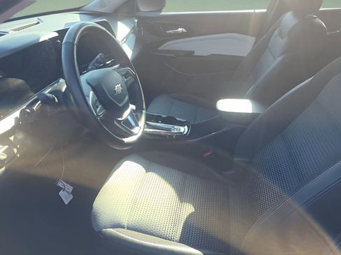 Used 2025 Chevrolet Trax LT w/ LT Convenience Package FWD image 5