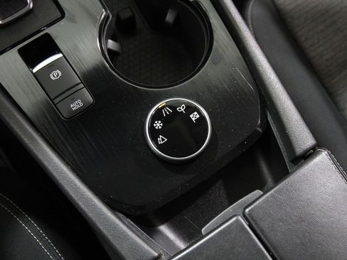 Used 2021 Nissan Rogue SV image 15