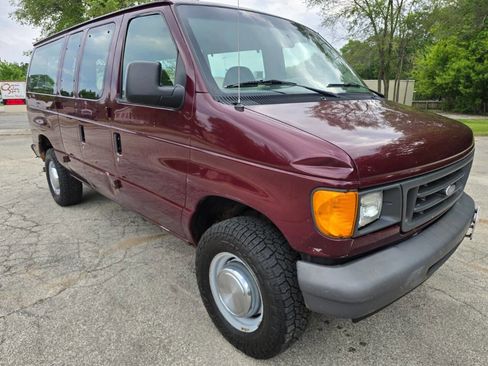 Used 2005 Ford E-350 and Econoline 350 XLT RWD image 3
