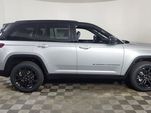 New 2025 Jeep Grand Cherokee Limited w/ Trailer Tow Package image 9