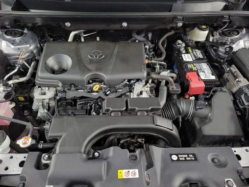 Used 2021 Toyota RAV4 XLE FWD image 10