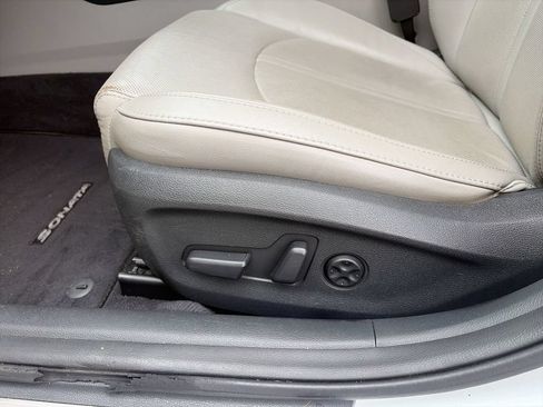 Used 2016 Hyundai Sonata Limited w/ Option Group 04 FWD image 15