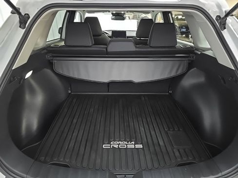 Used 2023 Toyota Corolla Cross LE w/ Moonroof Package AWD/4WD image 12