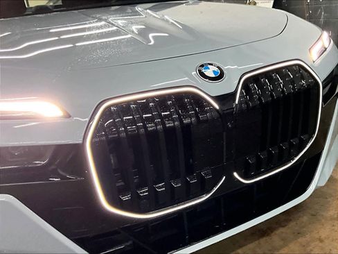 Certified 2025 BMW 760i xDrive image 31