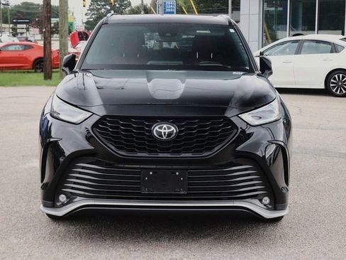 Used 2021 Toyota Highlander XSE image 2