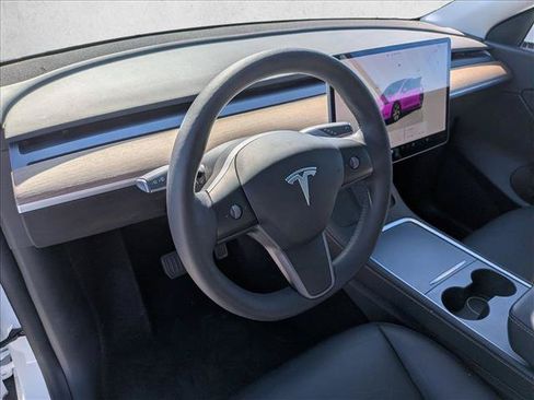 Used 2022 Tesla Model Y Long Range AWD/4WD image 9