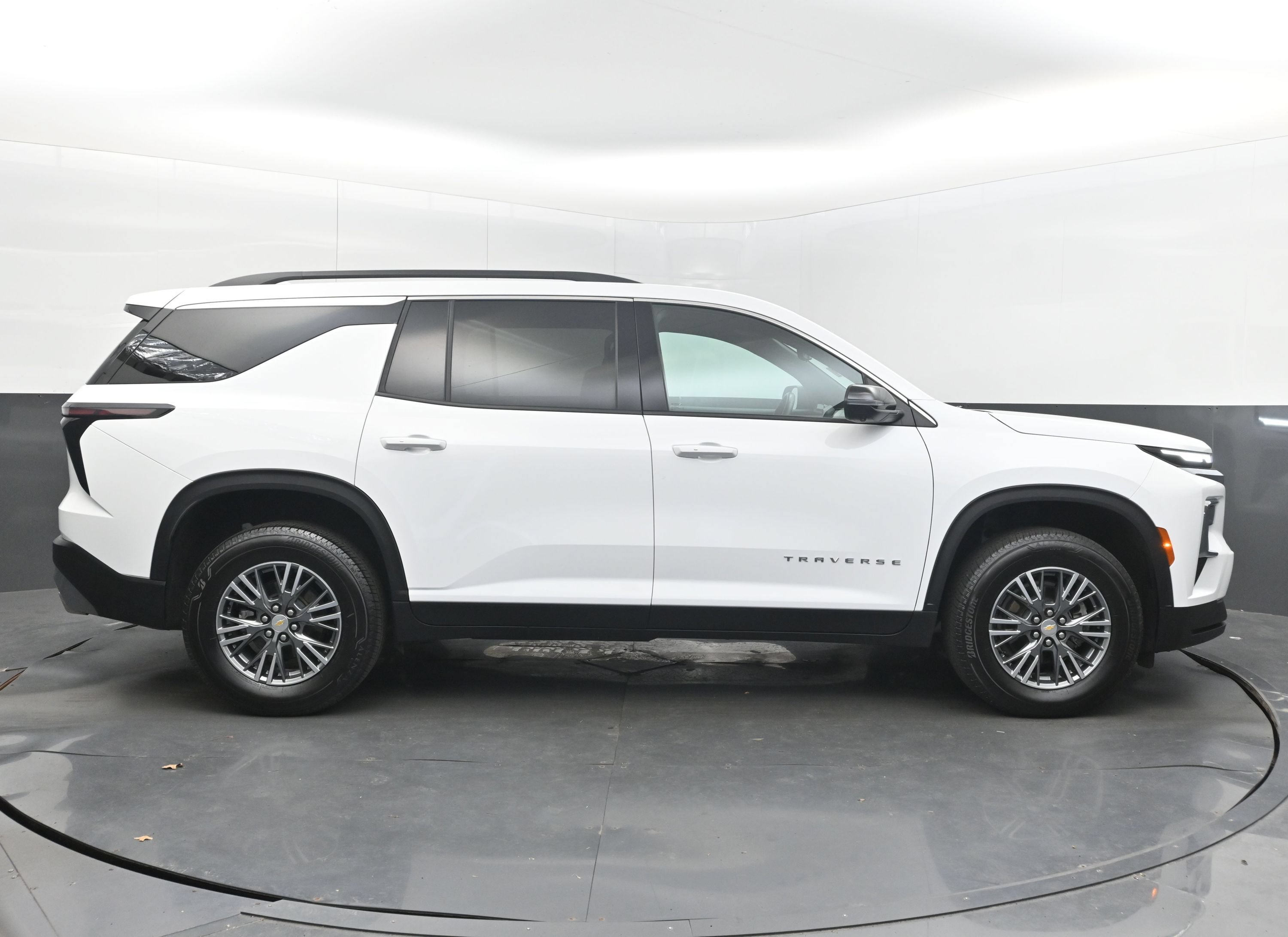 Certified 2026 Chevrolet Traverse LT w/ Driver Confidence Package FWD image 10