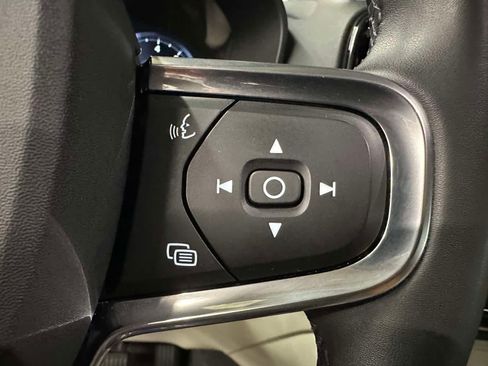 Used 2022 Volvo XC40 T5 Momentum AWD/4WD image 32