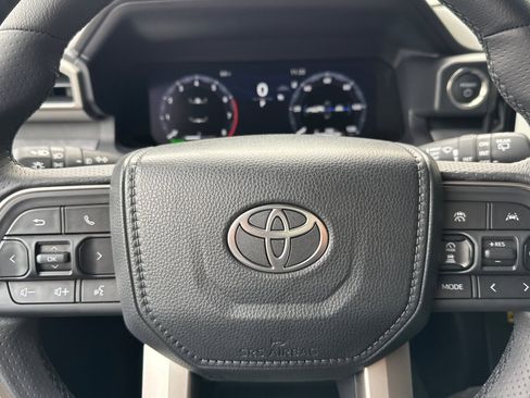 Certified 2025 Toyota 4Runner Trailhunter image 31