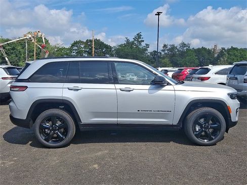 New 2025 Jeep Grand Cherokee Limited w/ Black Appearance Package image 8