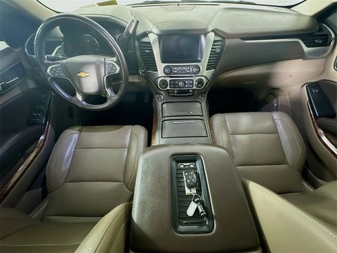 Used 2020 Chevrolet Suburban Premier image 10