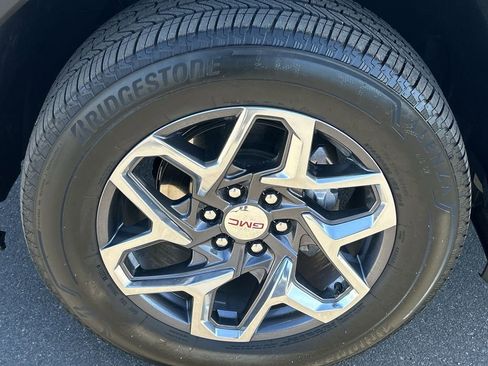 Used 2025 GMC Sierra 1500 SLT w/ SLT Premium Package image 32