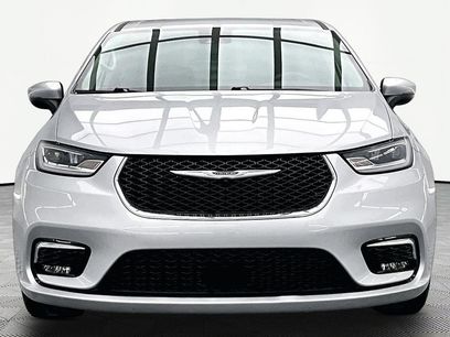 Used 2023 Chrysler Pacifica Touring-L