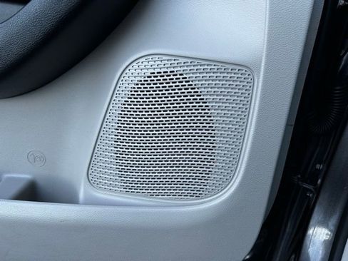 Used 2020 Chrysler Pacifica Limited w/ Tire & Wheel Group image 12