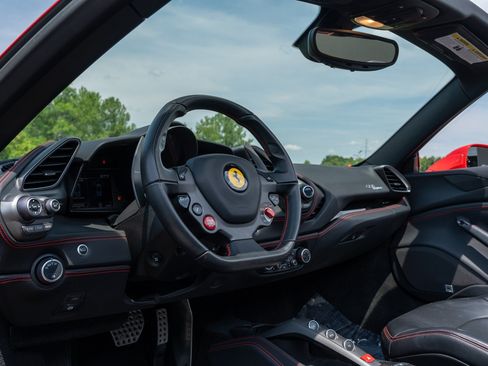 Used 2018 Ferrari 488 Spider RWD image 30